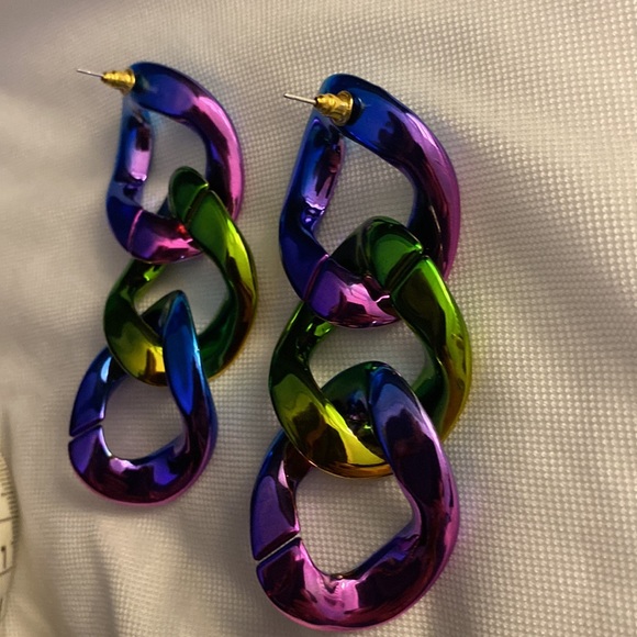 SALE! ⭐️ 2 for $20 NEW!! Chain Link metallic large earrings!! - Picture 3 of 4